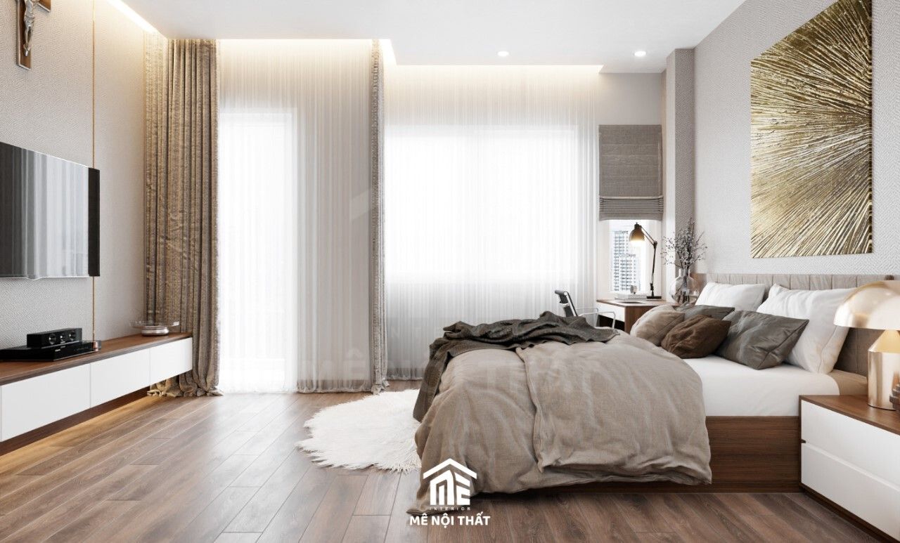 Phòng ngủ master sử dụng nội thất gỗ công nghiệp màu nâu trầm ấm áp, hệ rèm cửa 2 lớp tối ưu ánh sáng linh hoạt mỗi thời điểm khác nhau trong ngày