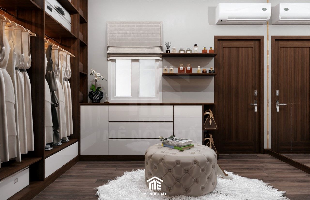Phòng thay đồ sử dụng nội thất gỗ công nghiệp với nhiều tủ treo quần áo không cánh ngăn cách linh hoạt cho gia chủ không gian lưu trữ tiện lợi