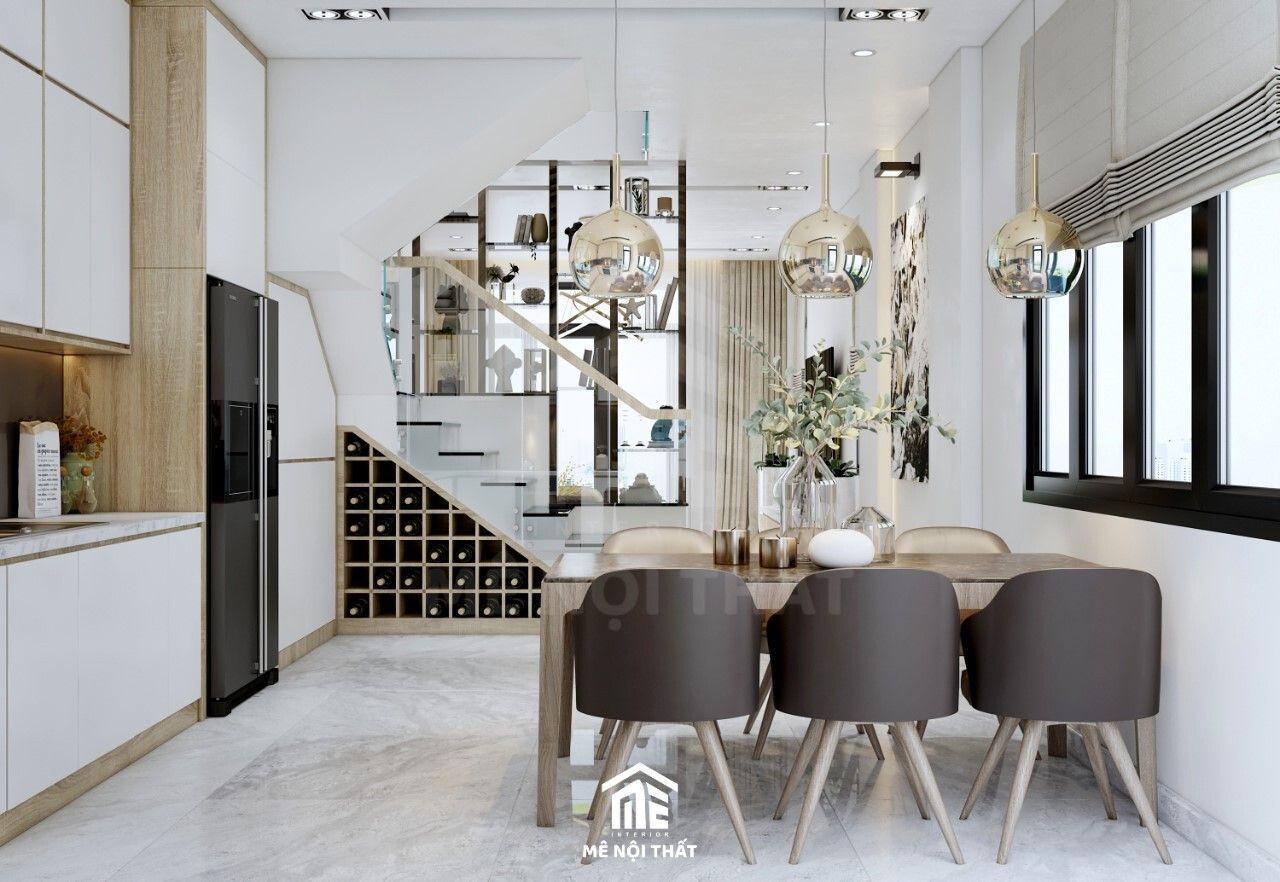Phòng bếp sử dụng tông màu trắng chủ đạo với đầy đủ nội thất từ tủ bếp, bàn ăn, tủ rượu