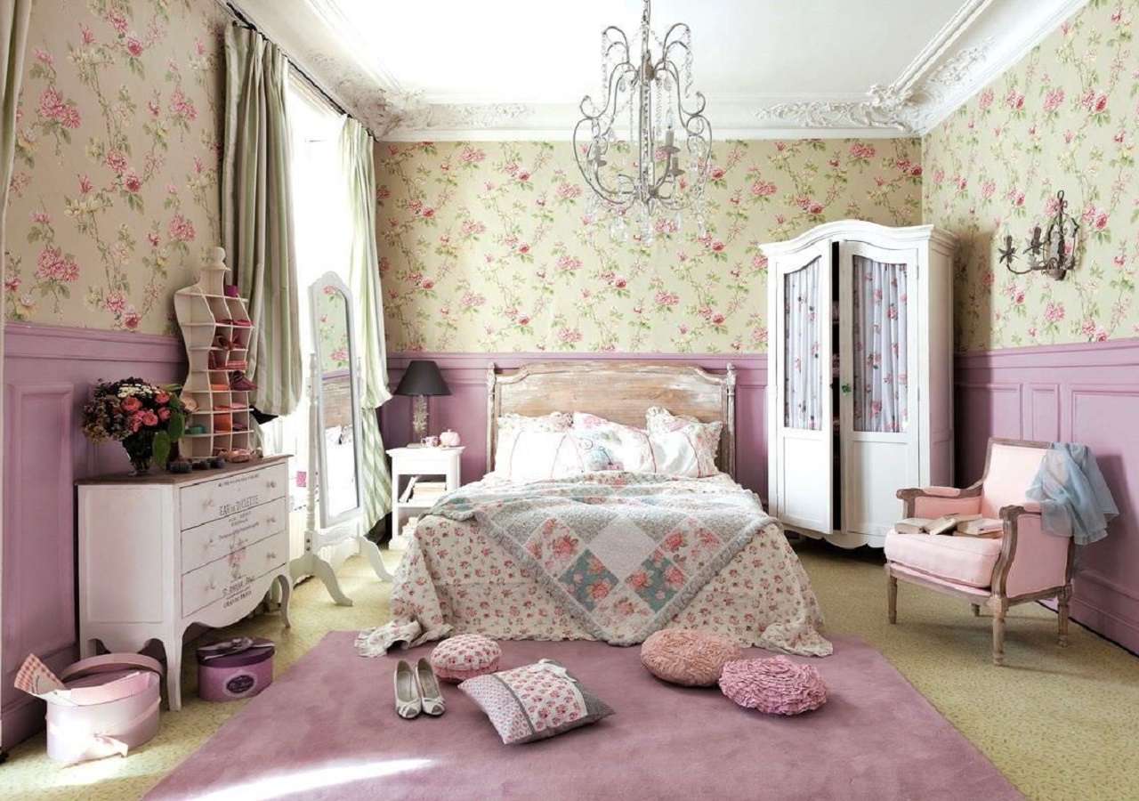 Giấy dán tường phòng ngủ vintage có hoa văn cổ điển với gam màu nhẹ nhàng dễ chịu