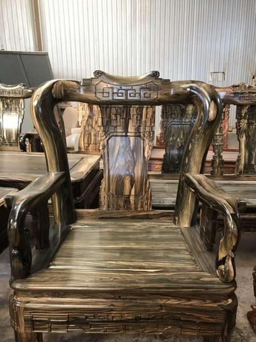 Mẫu ghế bằng gỗ mun sọc