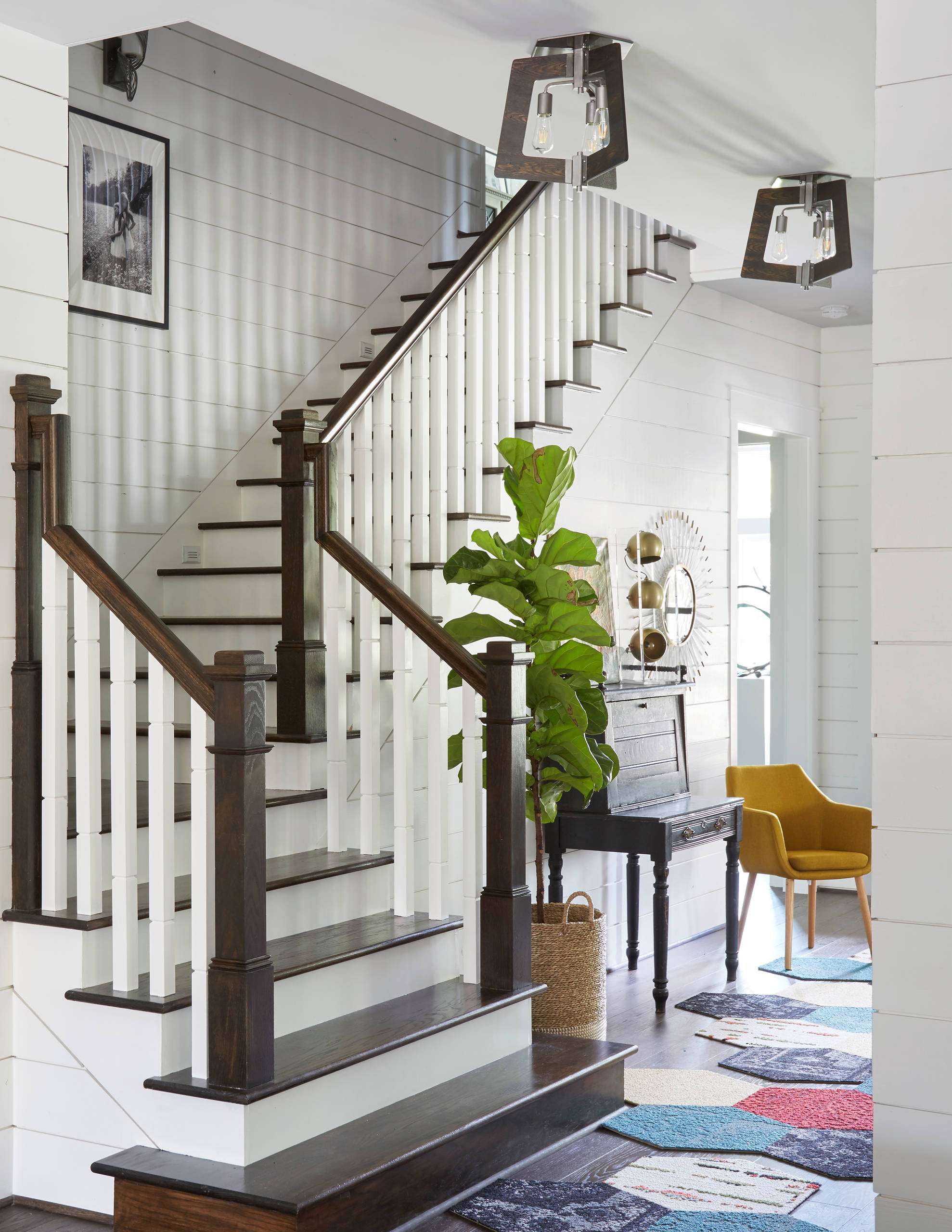 Sử dụng gam màu trắng trong thiết kế lam gỗ cầu thang để tạo nên sự tinh tế, nhẹ nhàng