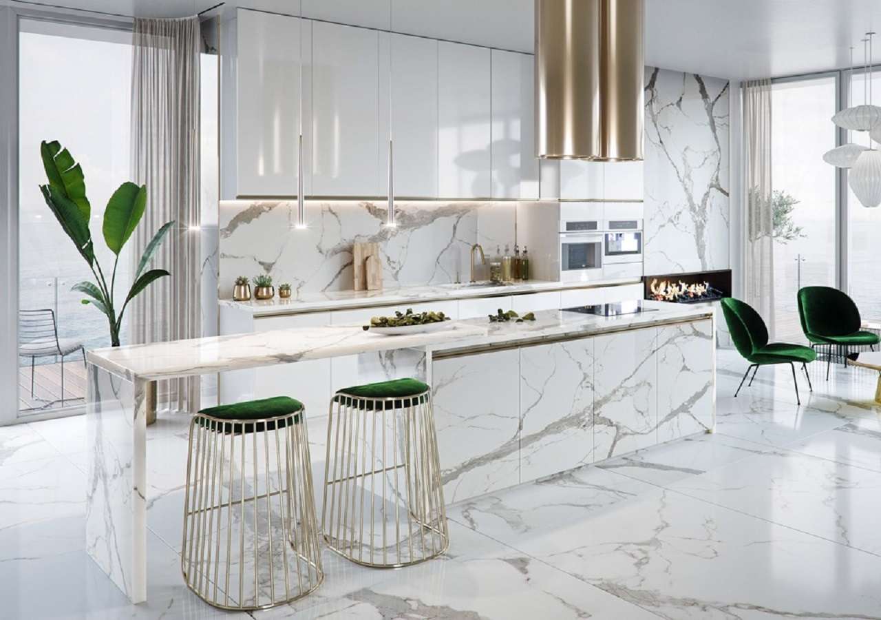 Phòng bếp trong phong cách Luxury sử dụng tone màu trắng chủ đạo càng làm tăng thêm vẻ sang trọng