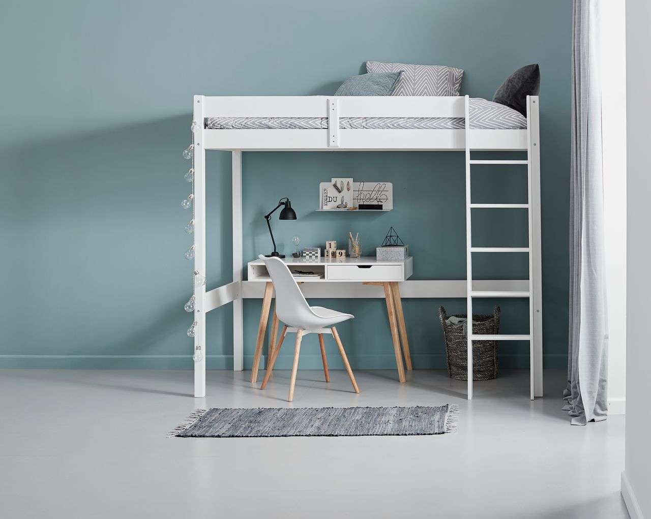 Giường tầng giúp tạo không gian rộng rãi và thoải mái cho phòng ngủ