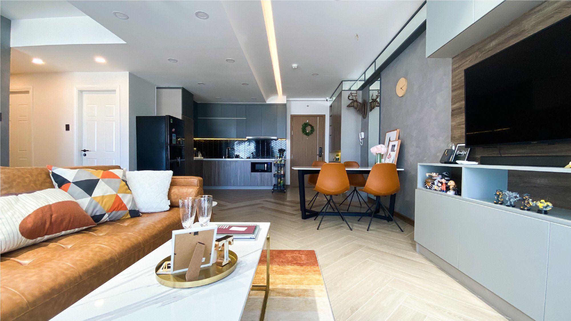 Thi công phòng khách liền bếp giúp mở rộng không gian cho chung cư nhỏ