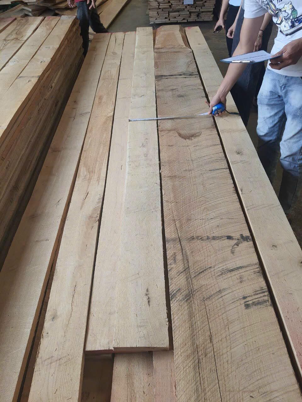 Cấu trúc của gỗ Sồi được gắn kết chặt chẽ với nhau, tạo nên khả năng chống thấm nước hiệu quả.