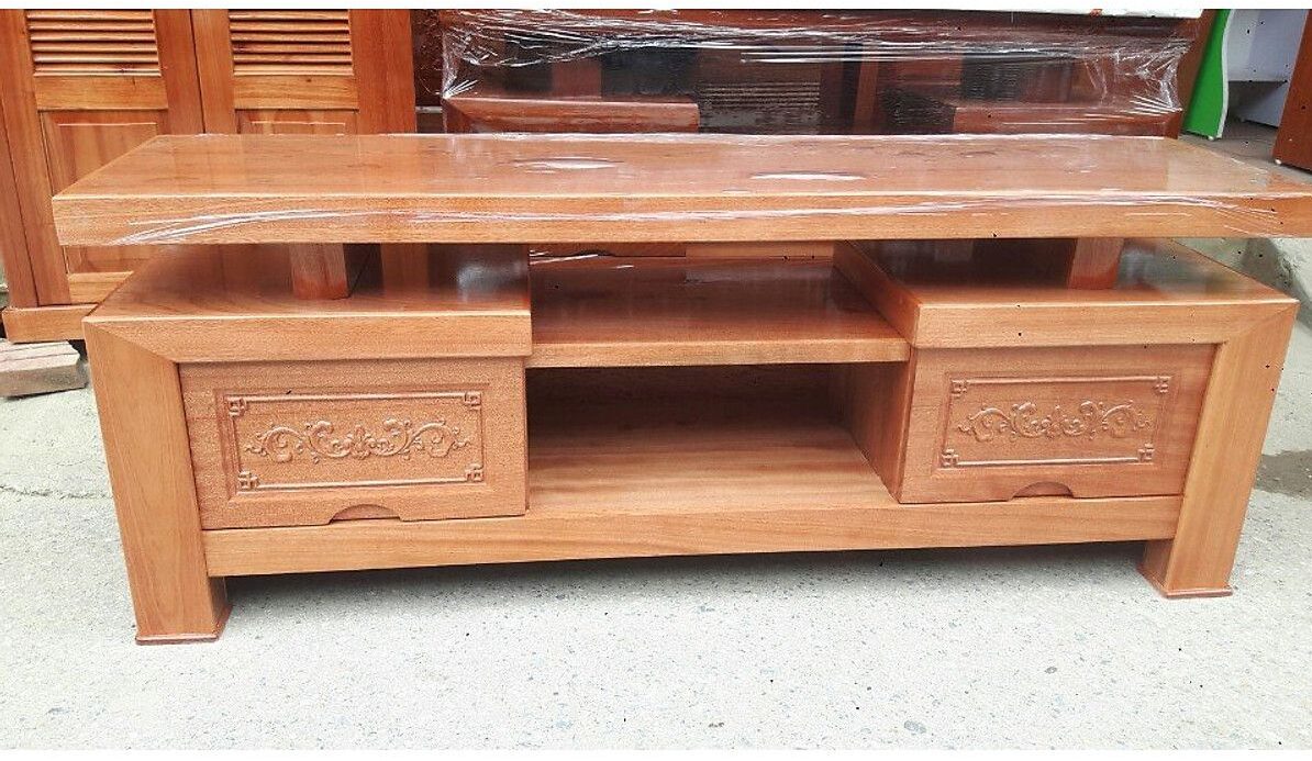 Kệ tivi đơn giản được làm bằng gỗ Xoan