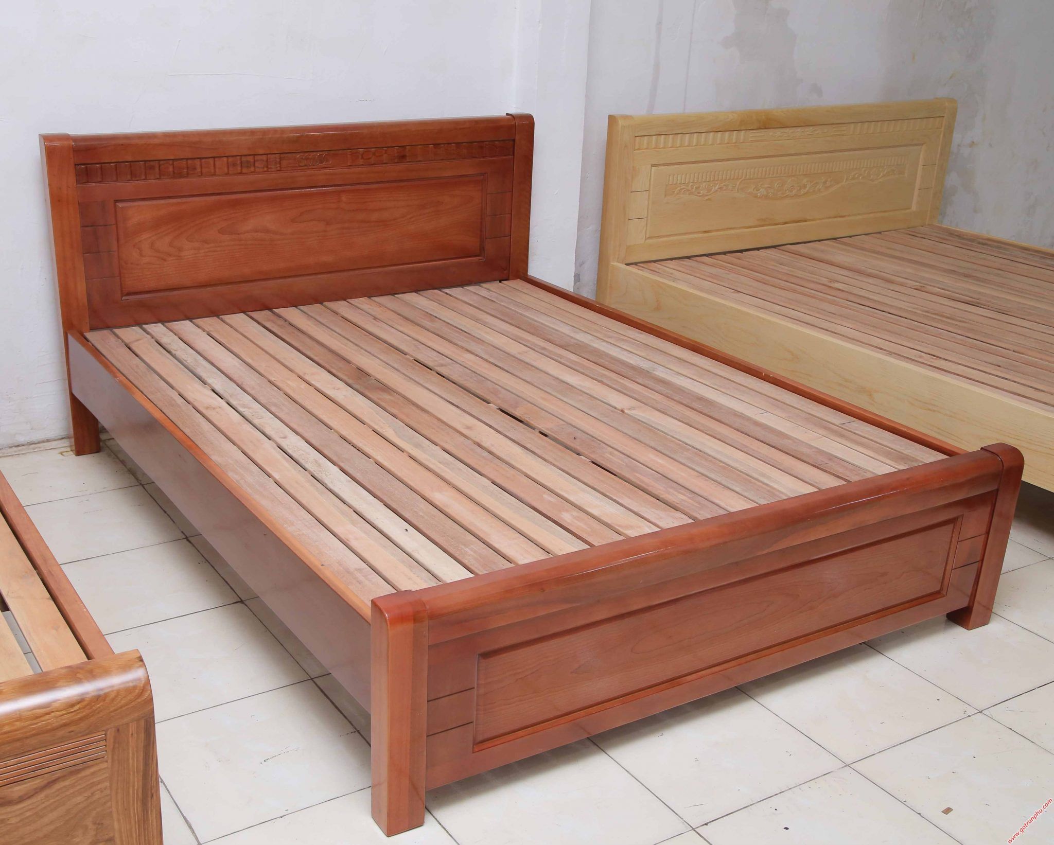 Giường ngủ truyền thống được làm bằng gỗ Xoan