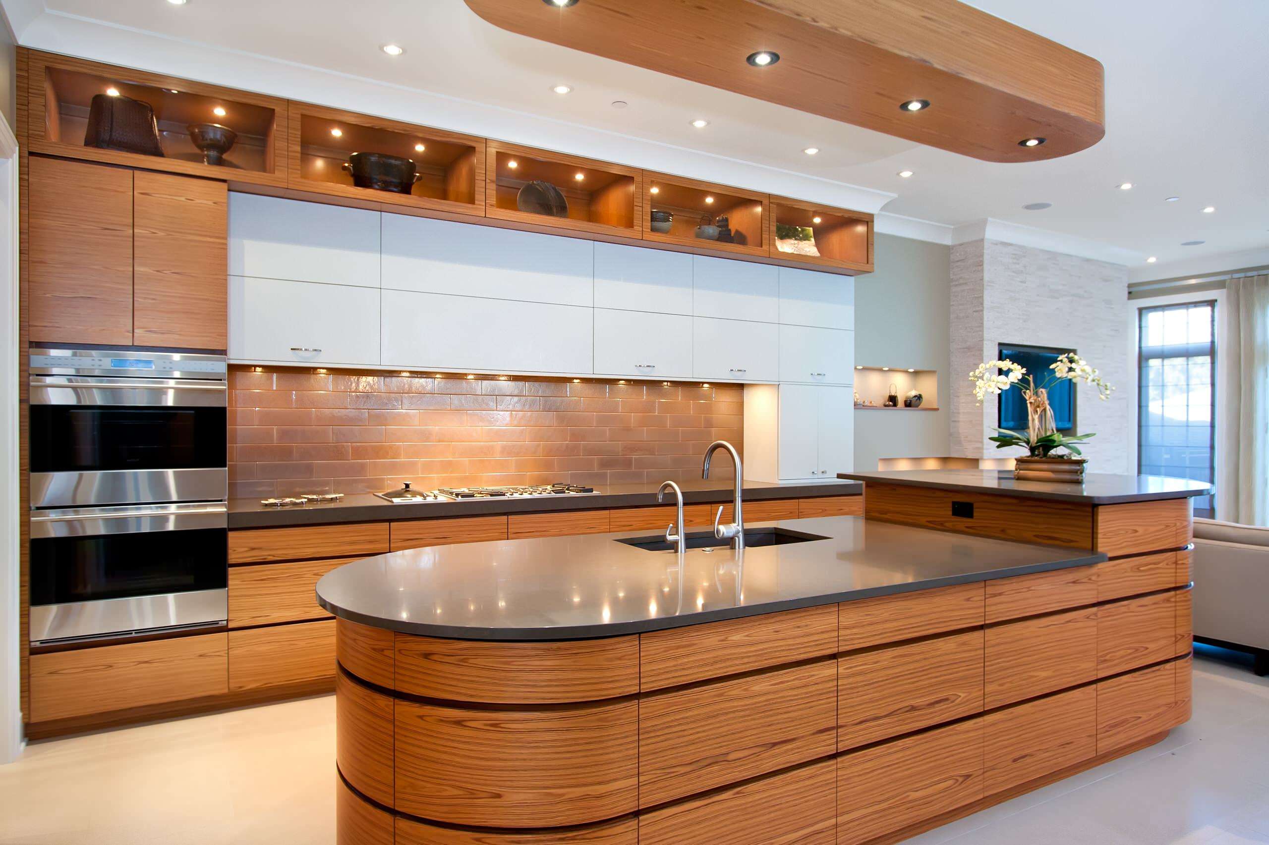 Đảo bếp thiết kế hoàn toàn bằng gỗ tự nhiên, khẳng định được vị thế, đẳng cấp của chủ nhà