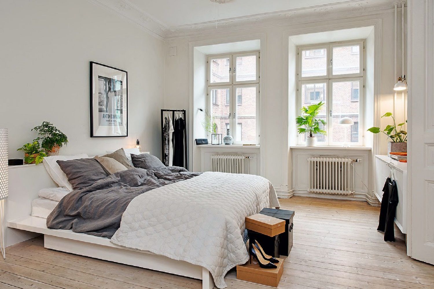 Phòng ngủ trong phong cách Scandinavian tạo nên không gian thoải mái và thư thái để đắm mình trong giấc ngủ ngon