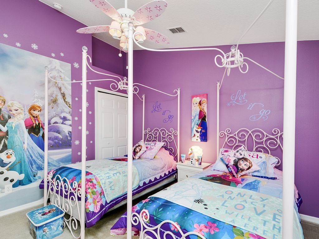 Phòng ngủ công chúa ngập tràn hình ảnh của công chúa Elsa