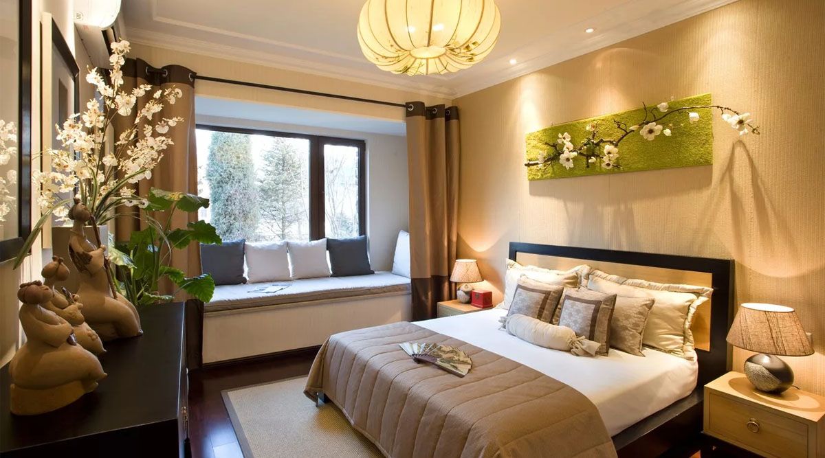 Phòng ngủ có gam màu be chủ đạo kết hợp cửa sổ rộng thoáng mang đến không gian thư giãn tuyệt vời