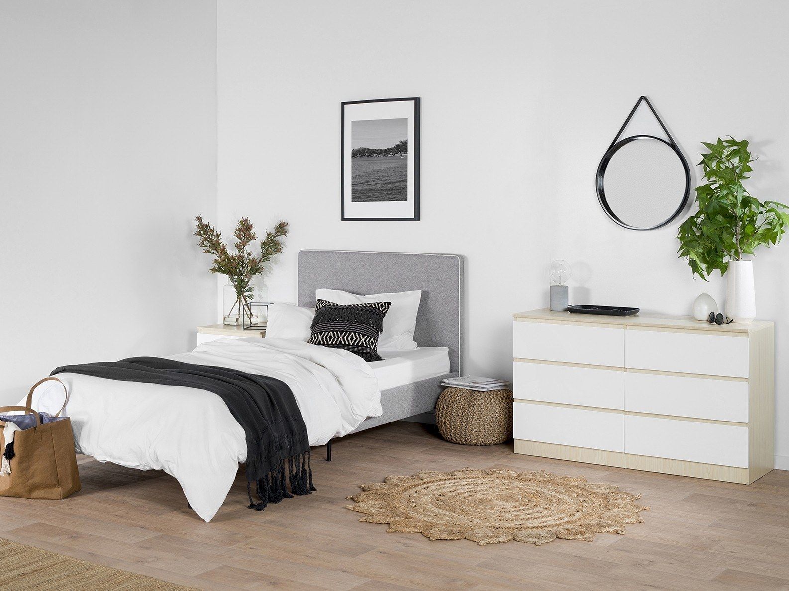 Phong cách minimalism cho phòng ngủ 7m2 màu trắng nền nã