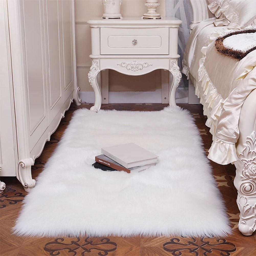 Thảm lông lót sàn phòng ngủ màu trắng tuyết sang trọng