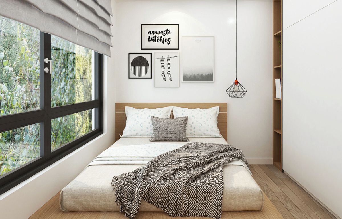 Đặt giường ngủ cạnh cửa sổ giúp tiết kiệm diện tích căn phòng