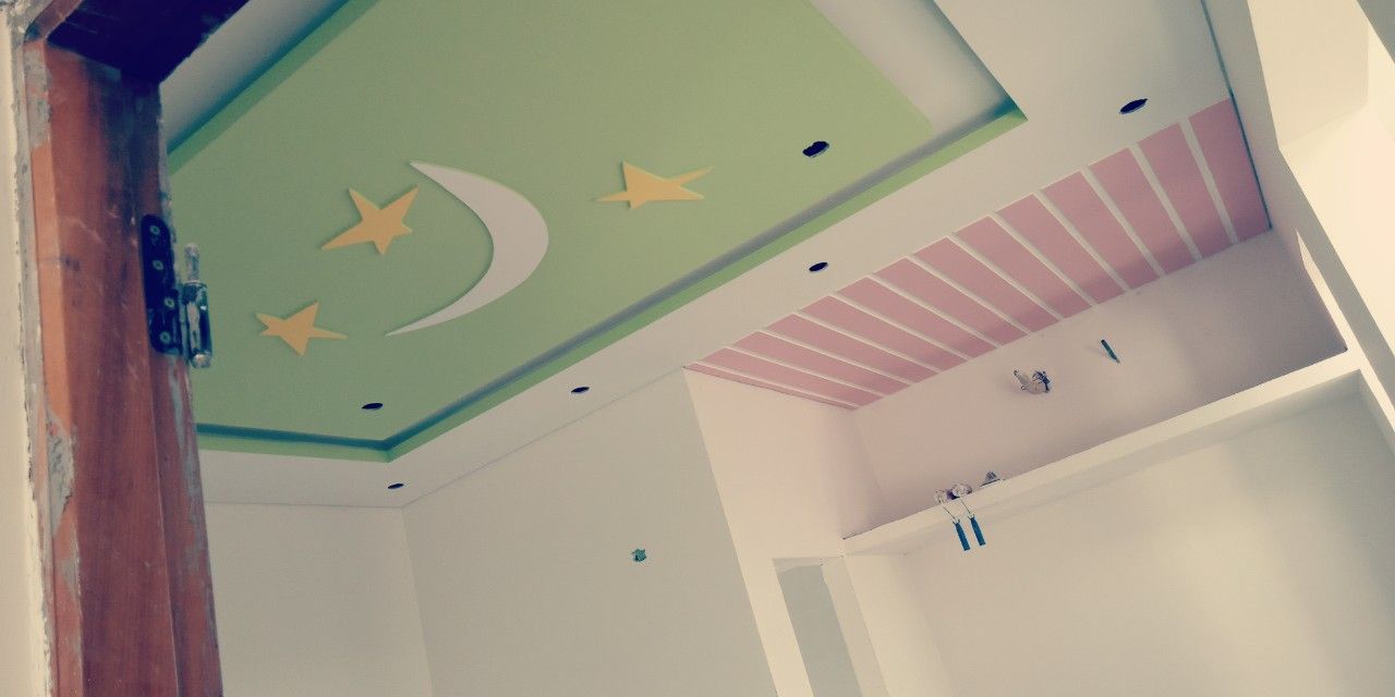 Phòng ngủ cho bé gái trần thiết kế với hình ngôi sao 