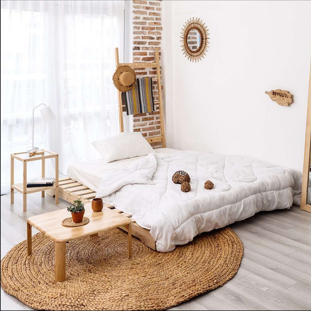Giường bệt gỗ kiểu Hàn Quốc kết hợp các hoạt tiết decor vintage nhẹ nhàng, ấm cúng Giường bệt gỗ kiểu Hàn Quốc kết hợp các hoạt tiết decor vintage nhẹ nhàng, ấm cúng