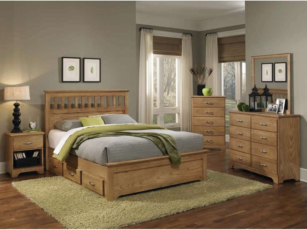 Phòng ngủ ấm áp với nội thất gỗ xoan đào