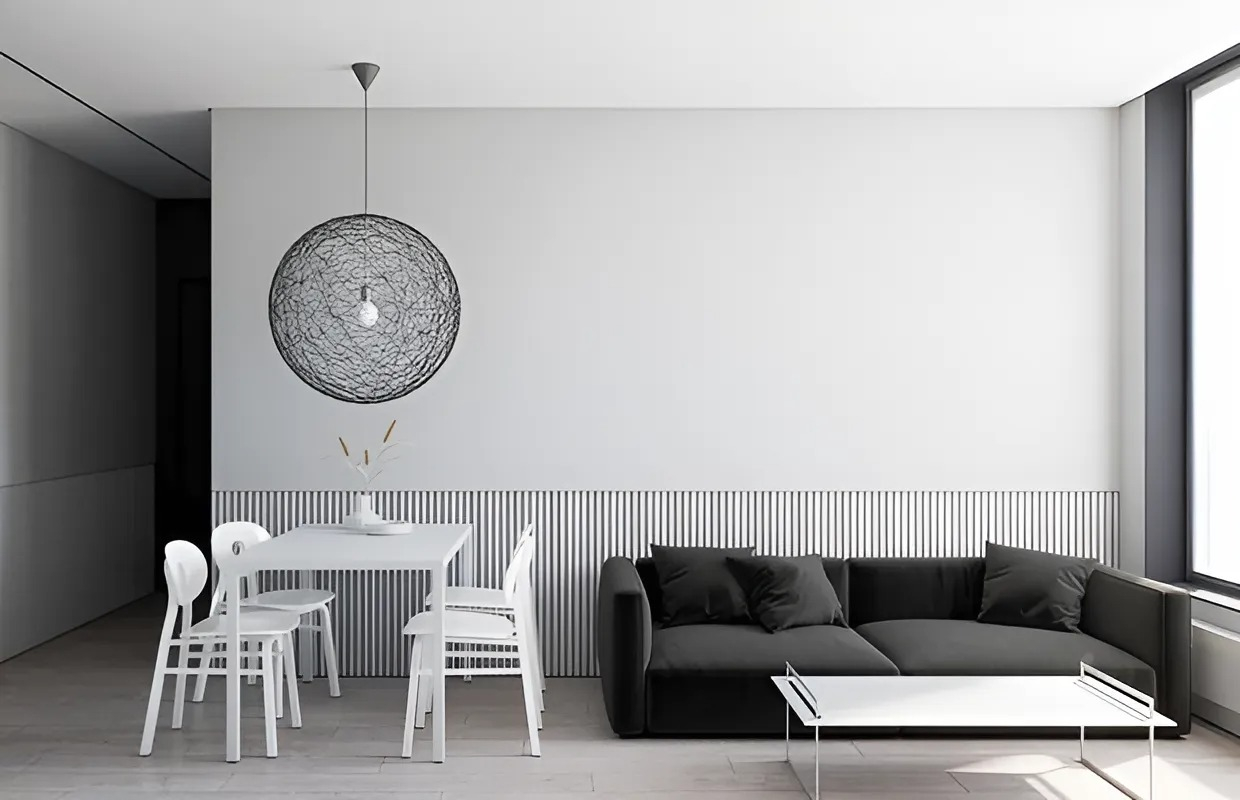 Bộ sofa màu đen êm ái cùng đèn trang trí tạo nên điểm nhấn cho khu vực phòng khách chung cư.