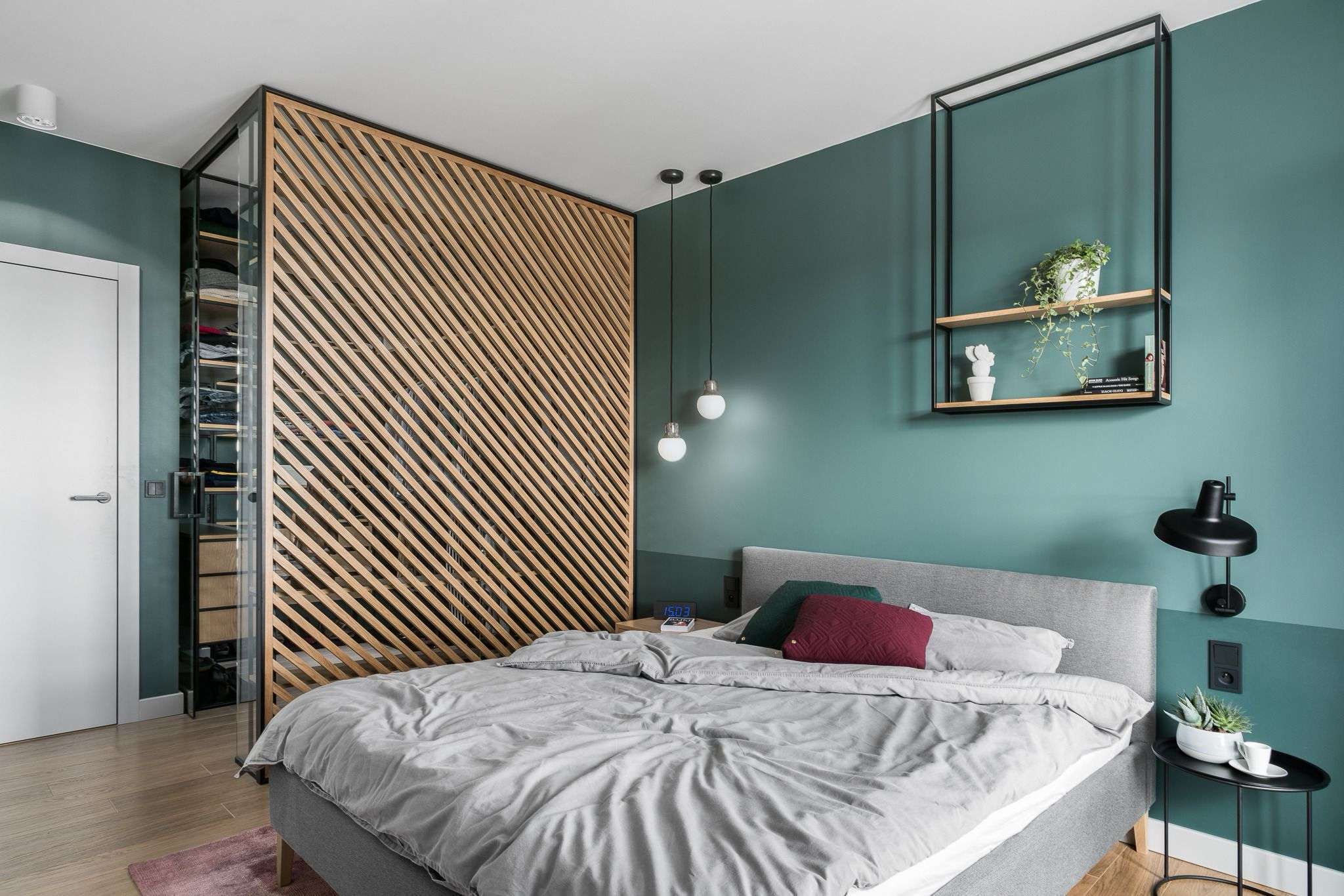 Thiết kế phòng ngủ 30m2 có phòng thay đồ sử dụng vách ngăn gỗ Thiết kế phòng ngủ 30m2 có phòng thay đồ sử dụng vách ngăn gỗ