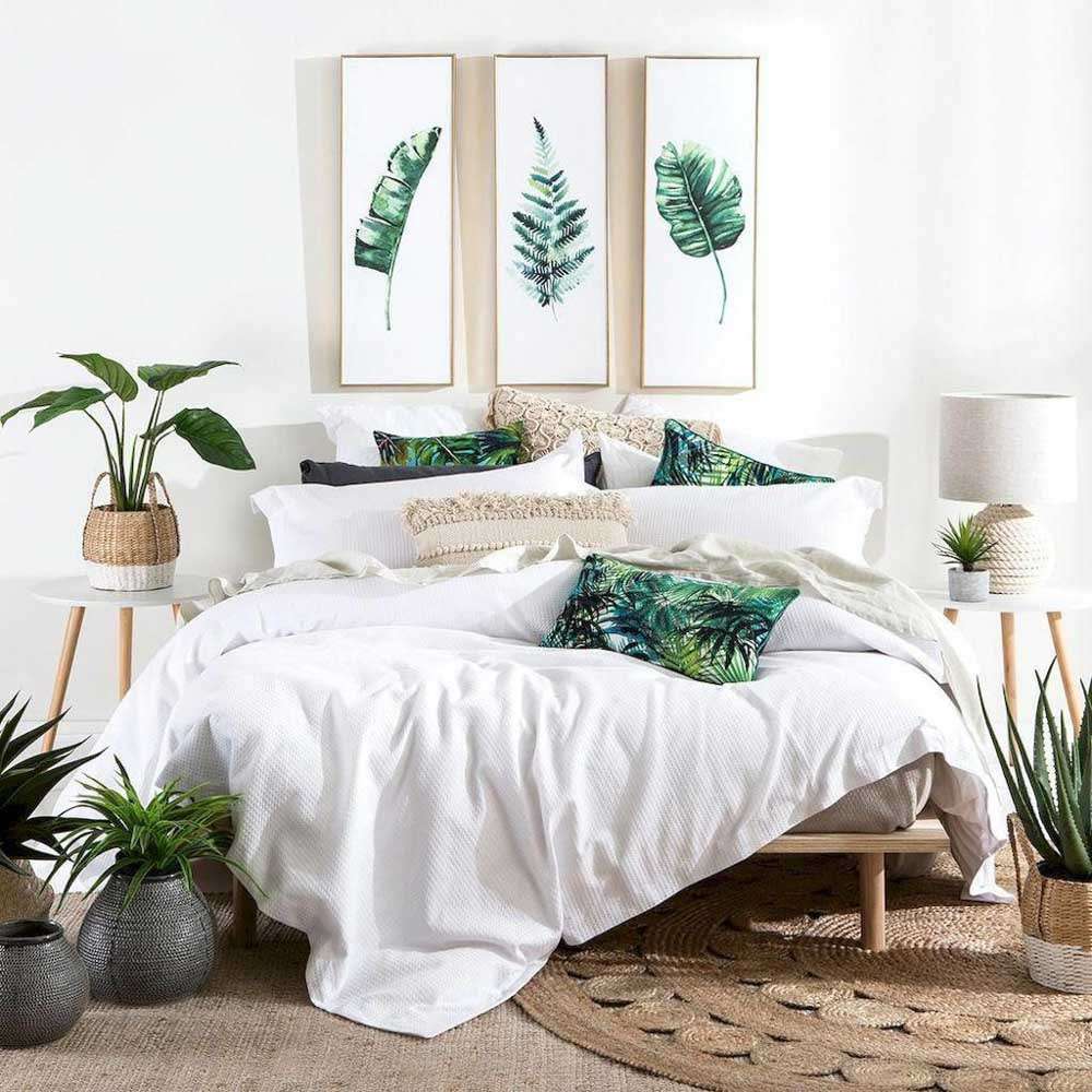 Các hoạt tiết cây cảnh lả đặc trưng không thể thiếu trong phòng ngủ vợ chồng 10m2 theo phong cách tropical Các hoạt tiết cây cảnh lả đặc trưng không thể thiếu trong phòng ngủ vợ chồng 10m2 theo phong cách tropical